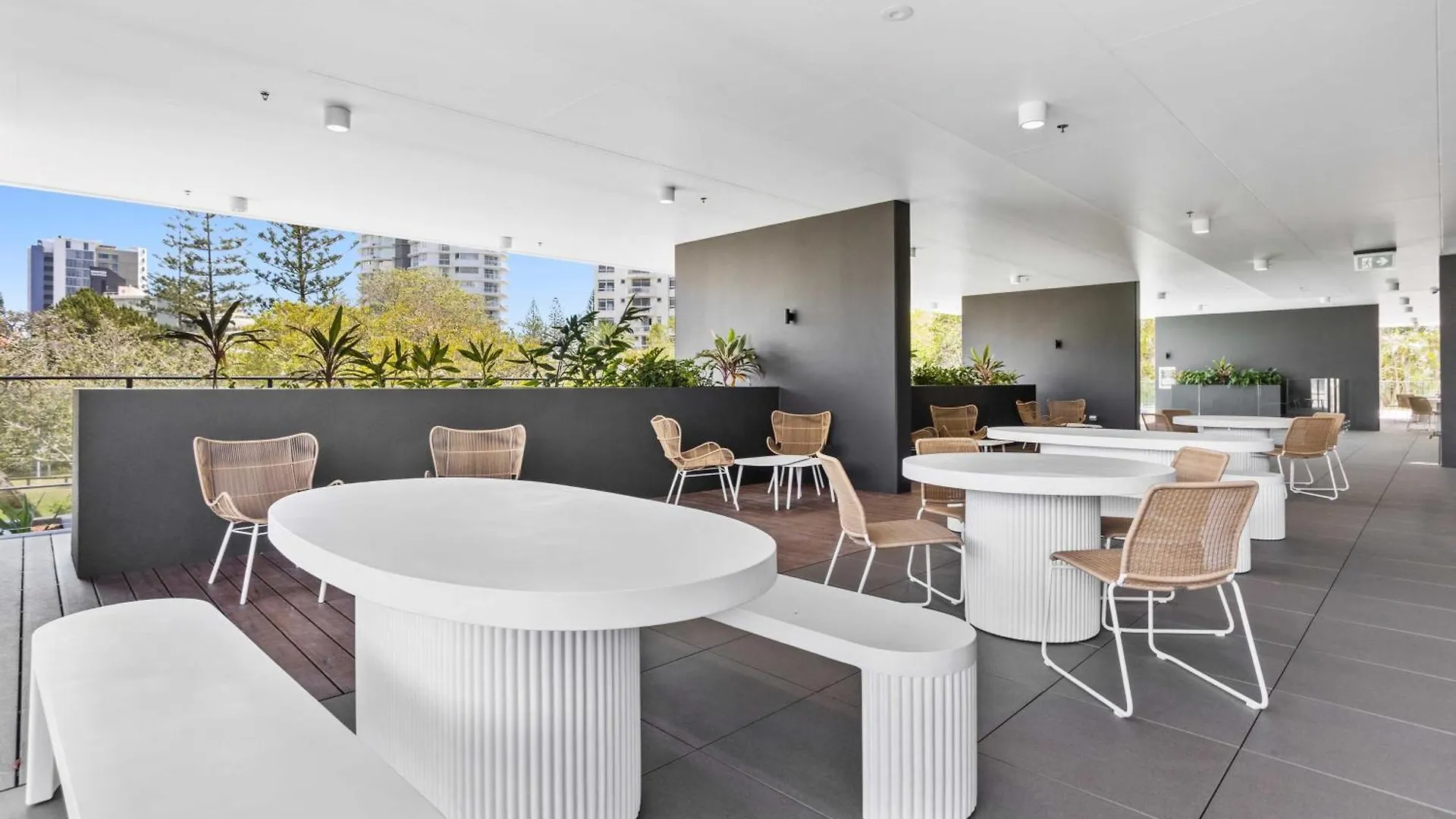 Lägenhet 2 Bedroom Luxury In Burleigh Heads! Guldkusten