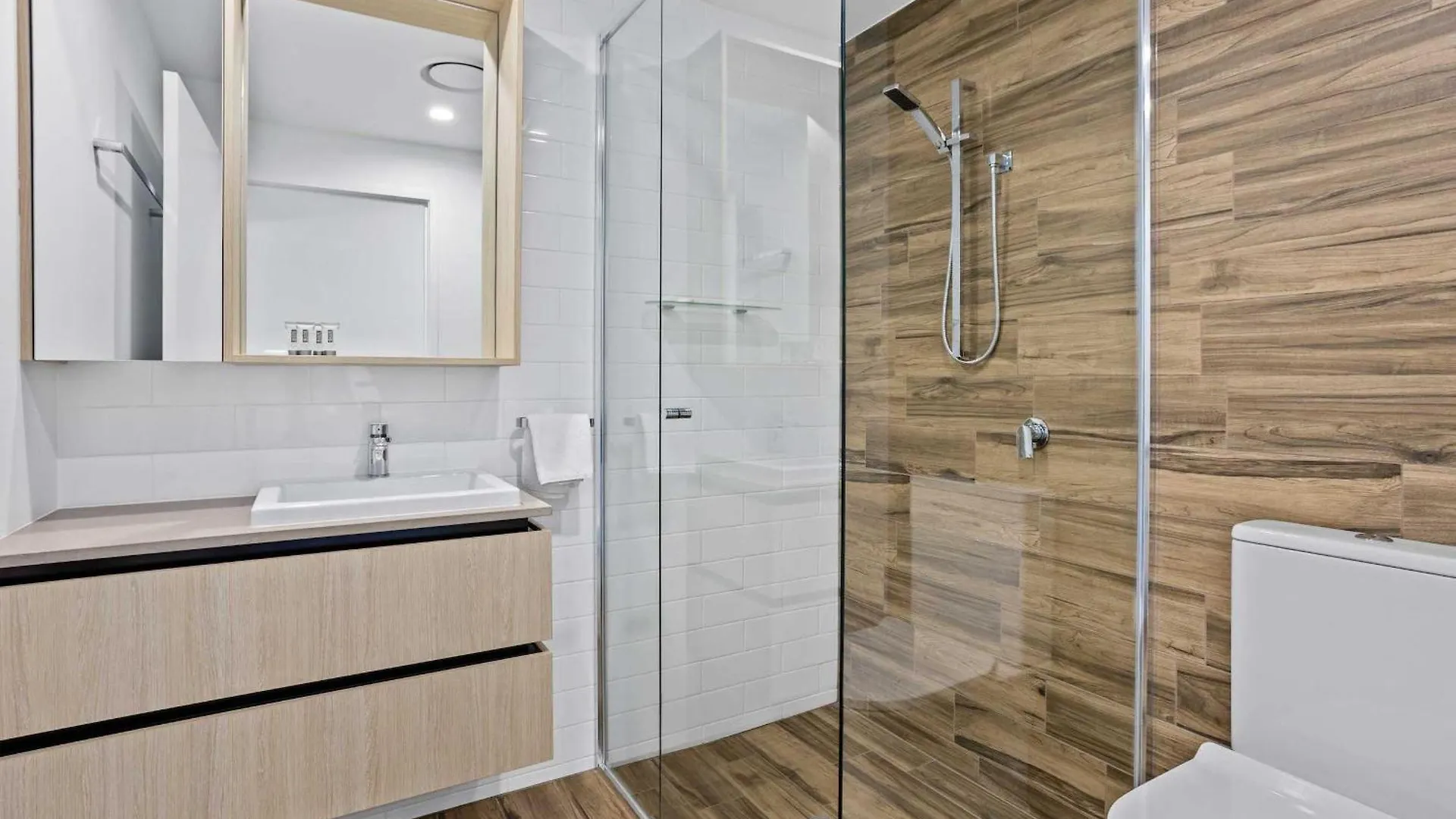 Lägenhet 2 Bedroom Luxury In Burleigh Heads! Guldkusten Australien