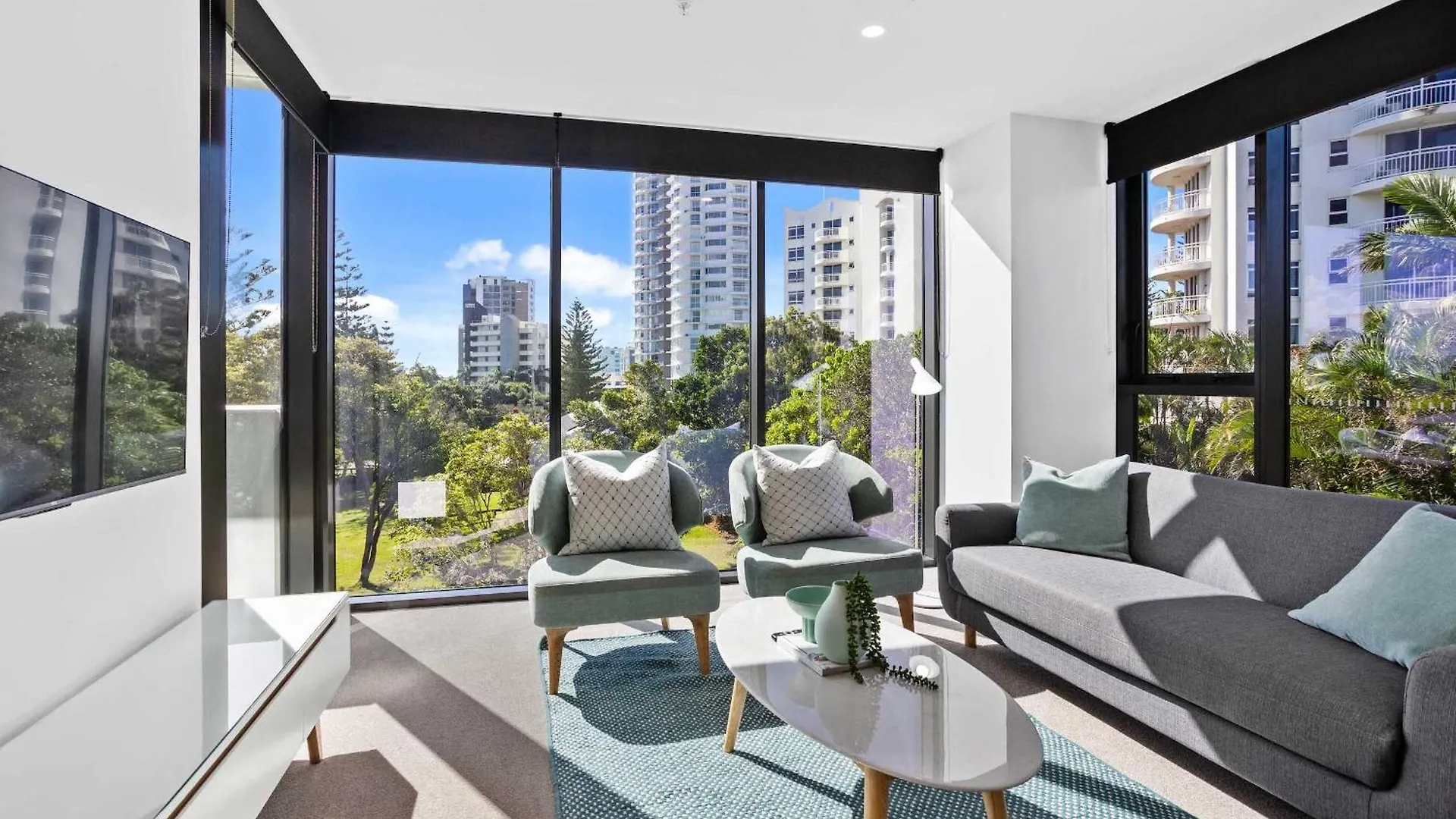 2 Bedroom Luxury In Burleigh Heads! Guldkusten
