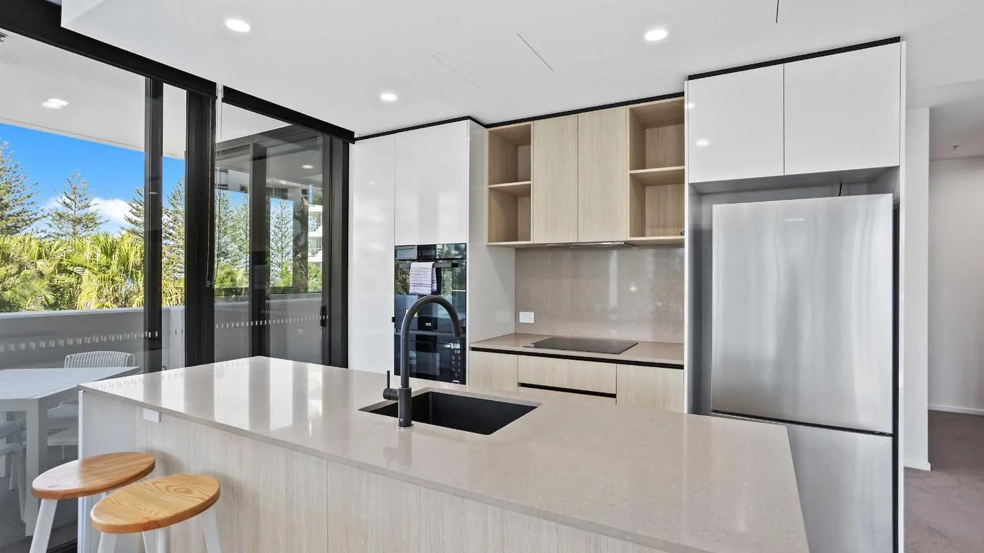 2 Bedroom Luxury In Burleigh Heads! Guldkusten Australien