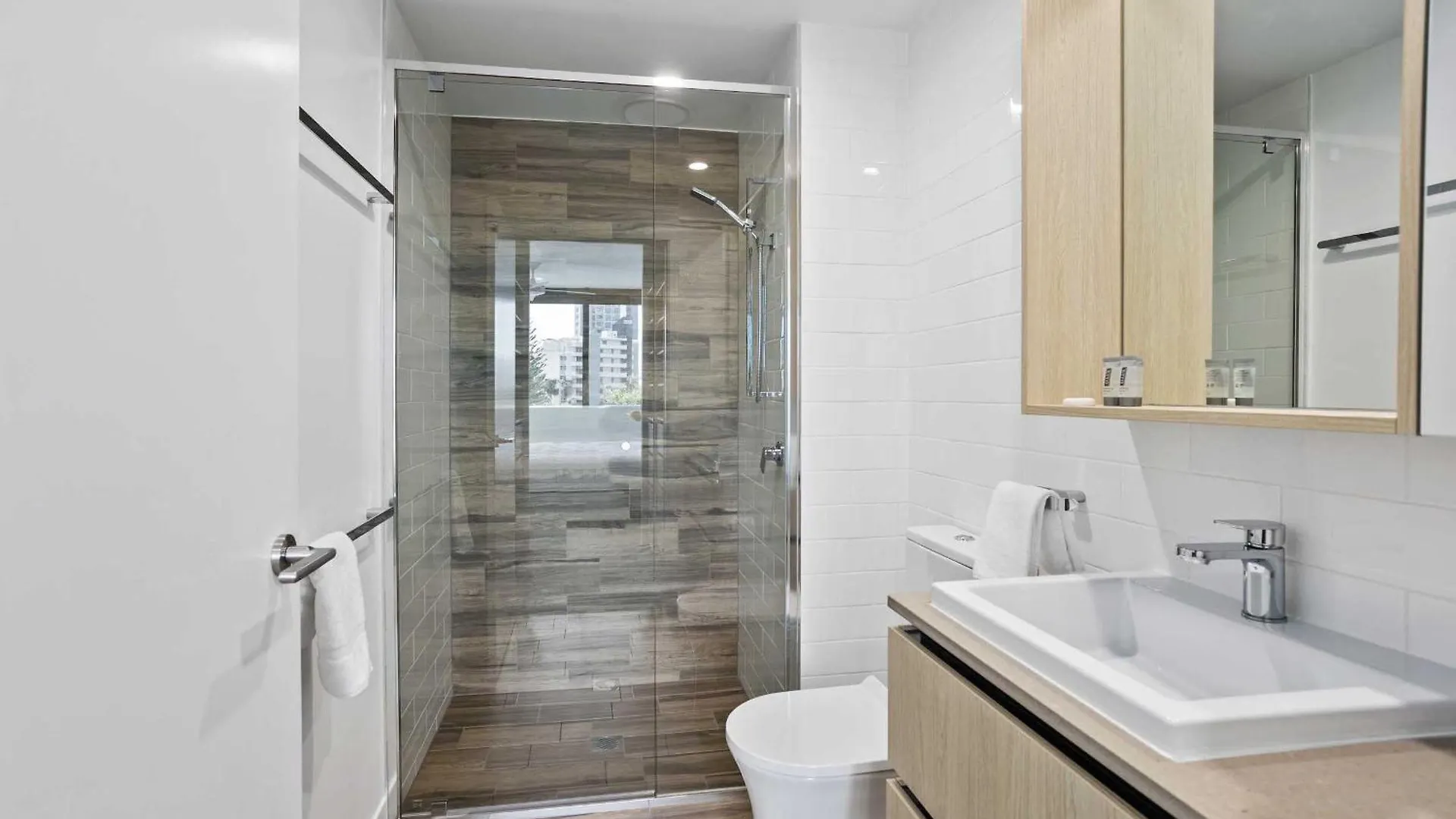 Lägenhet 2 Bedroom Luxury In Burleigh Heads! Guldkusten